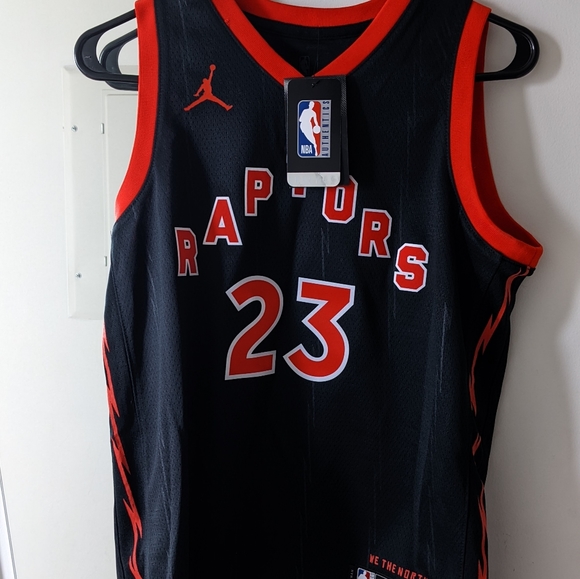 BNWT Toronto Raptors Jersey - Picture 3 of 7